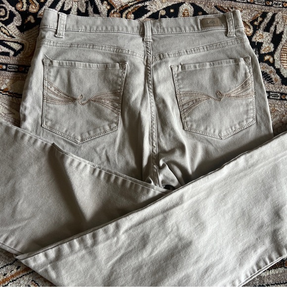 LEE classic straight leg women’s Sz 8M Taupe pants embellished pockets - Picture 1 of 12